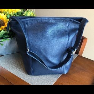 Coach Large Sonoma Leather Pebbled Bucket.